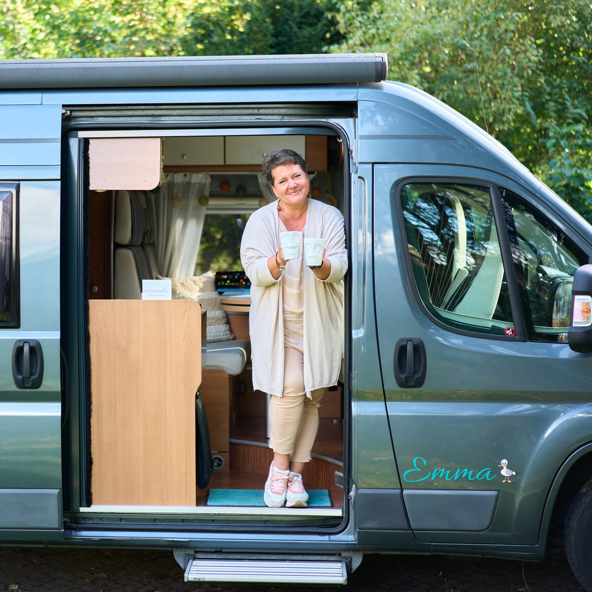 Katrin lächelnd als Portraitansicht