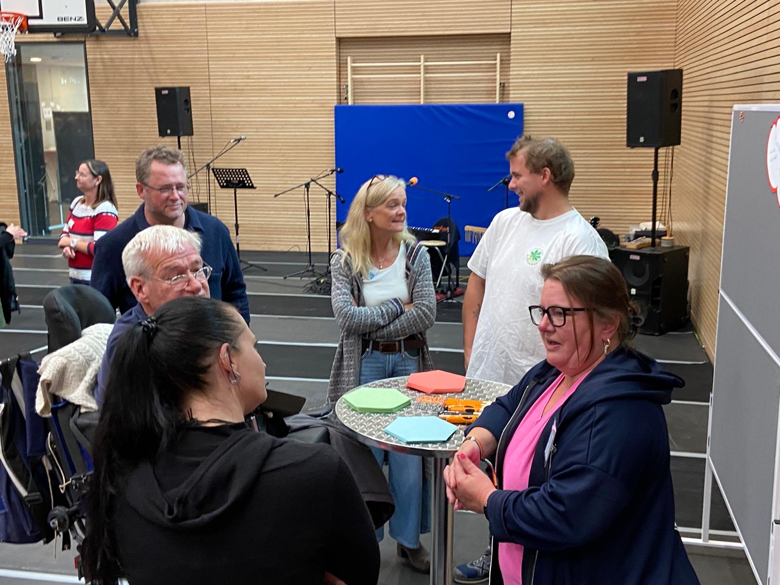 Zu Beginn fand ein netzwerktreffen statt in dem ich schon die ersten Stimmen für mein Graphic recording einfangen durfte